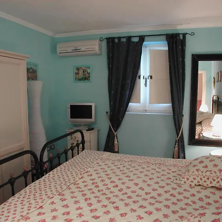 Les Chandelles Bed & Breakfast *