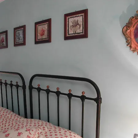 Les Chandelles Bed & Breakfast *