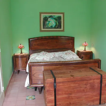 Les Chandelles Bed and Breakfast