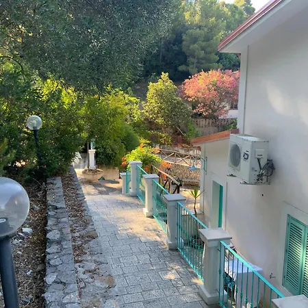 Les Chandelles Bed & Breakfast 3*