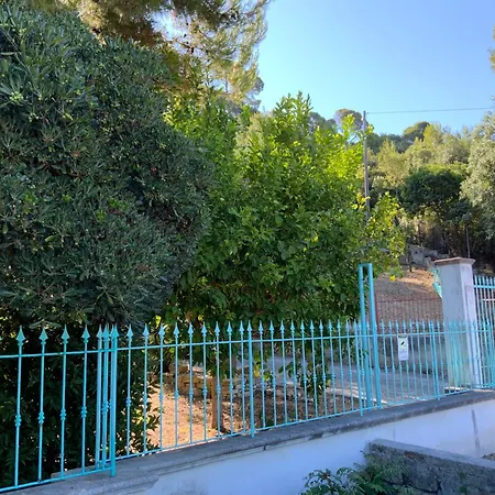 Les Chandelles Bed & Breakfast 3*