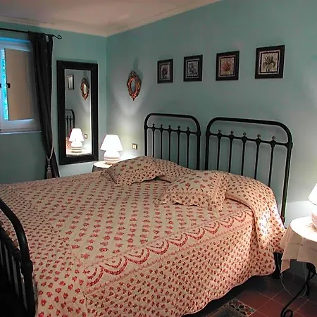 Les Chandelles Bed & Breakfast 3*