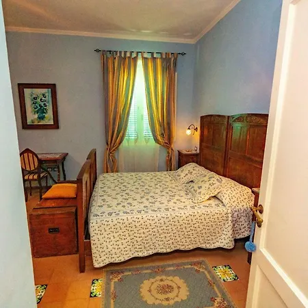 Les Chandelles Bed and Breakfast San Menaio