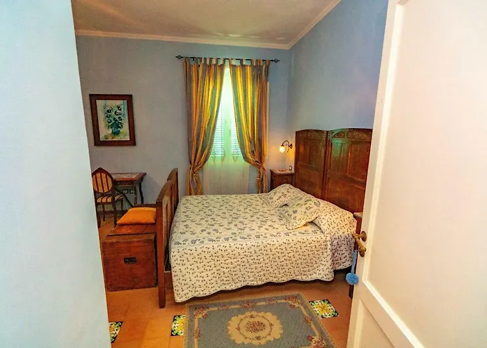 Les Chandelles Bed & Breakfast San Menaio